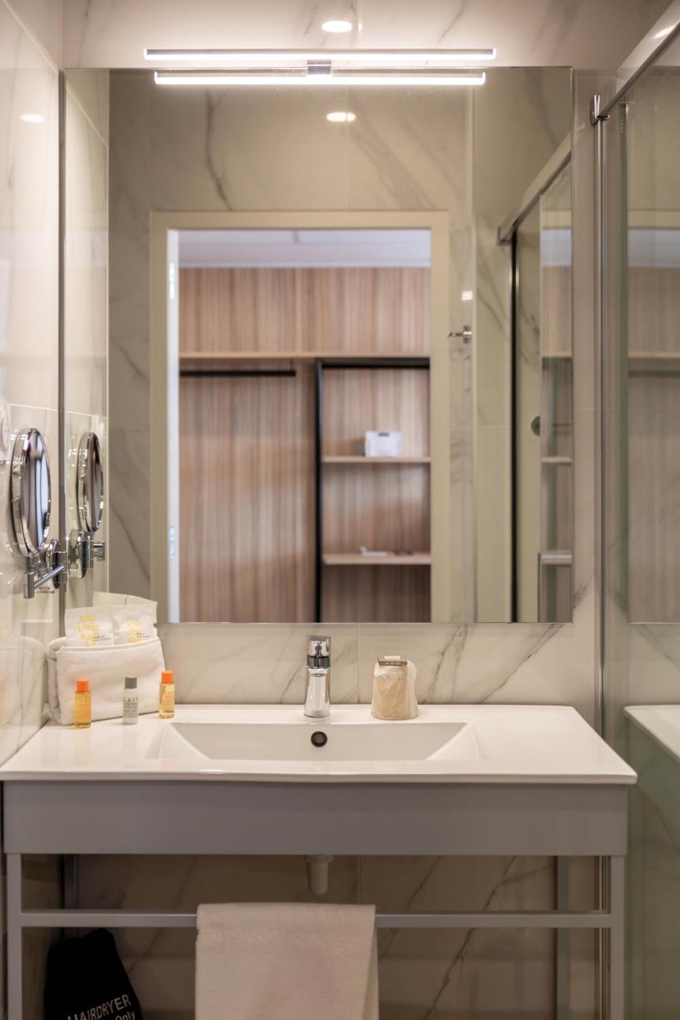 Golden Tulip Hotel & Rooftop Martigues Provence Δωμάτιο φωτογραφία